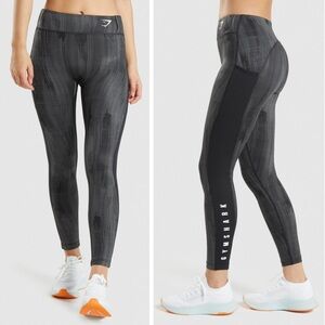 GYMSHARK Women’s Sports Leggings in Logo Black Print Size M